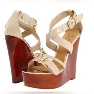 Badgley Mischka Beige Dara platform sandals size 10